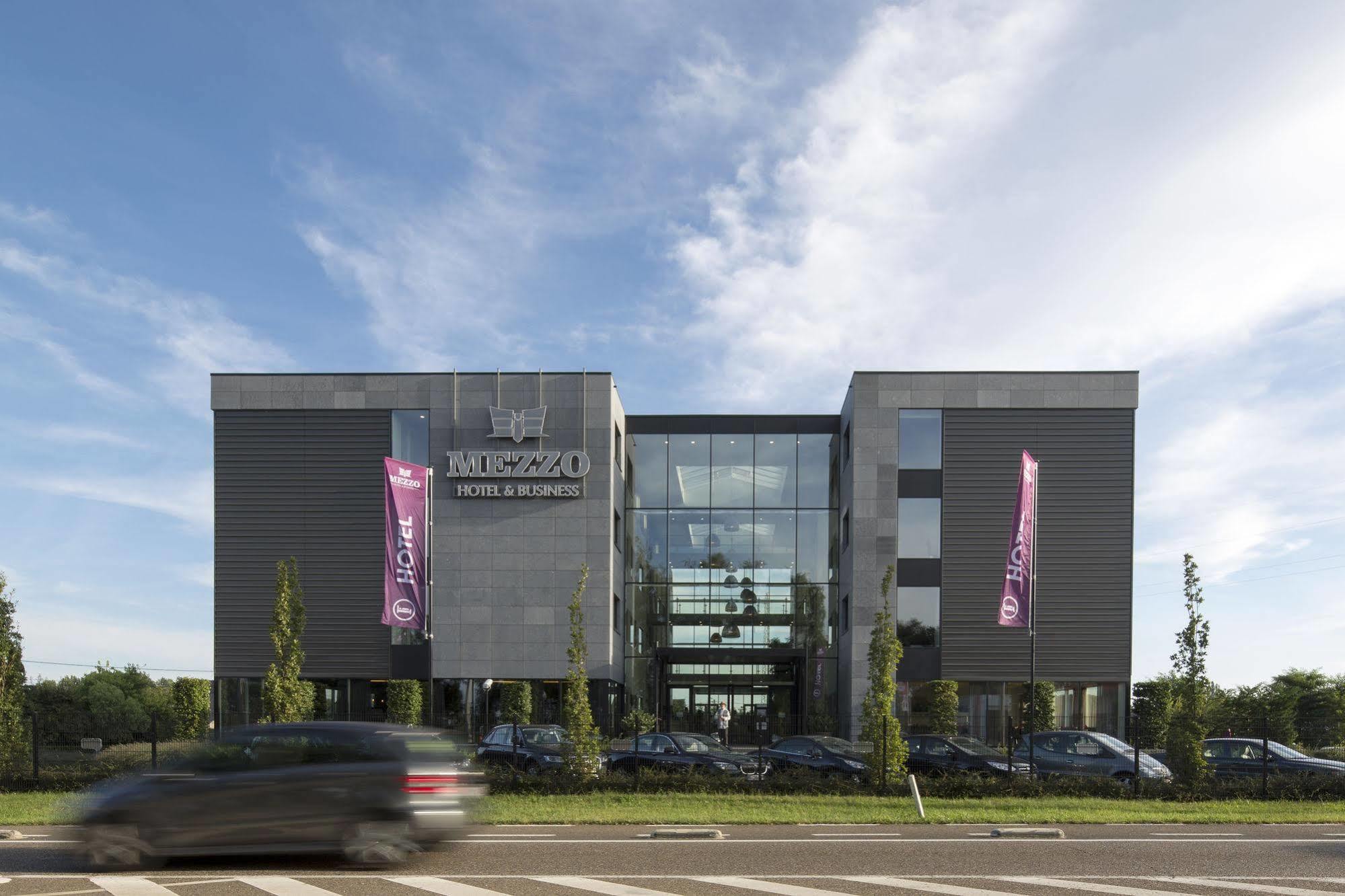 Mezzo Hotel & Business Beringen Exteriör bild